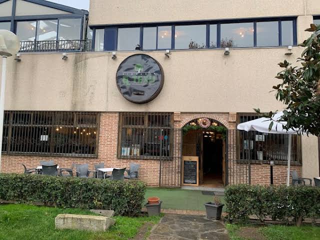 El Texu Rivas — fachada y terraza de la sidrería